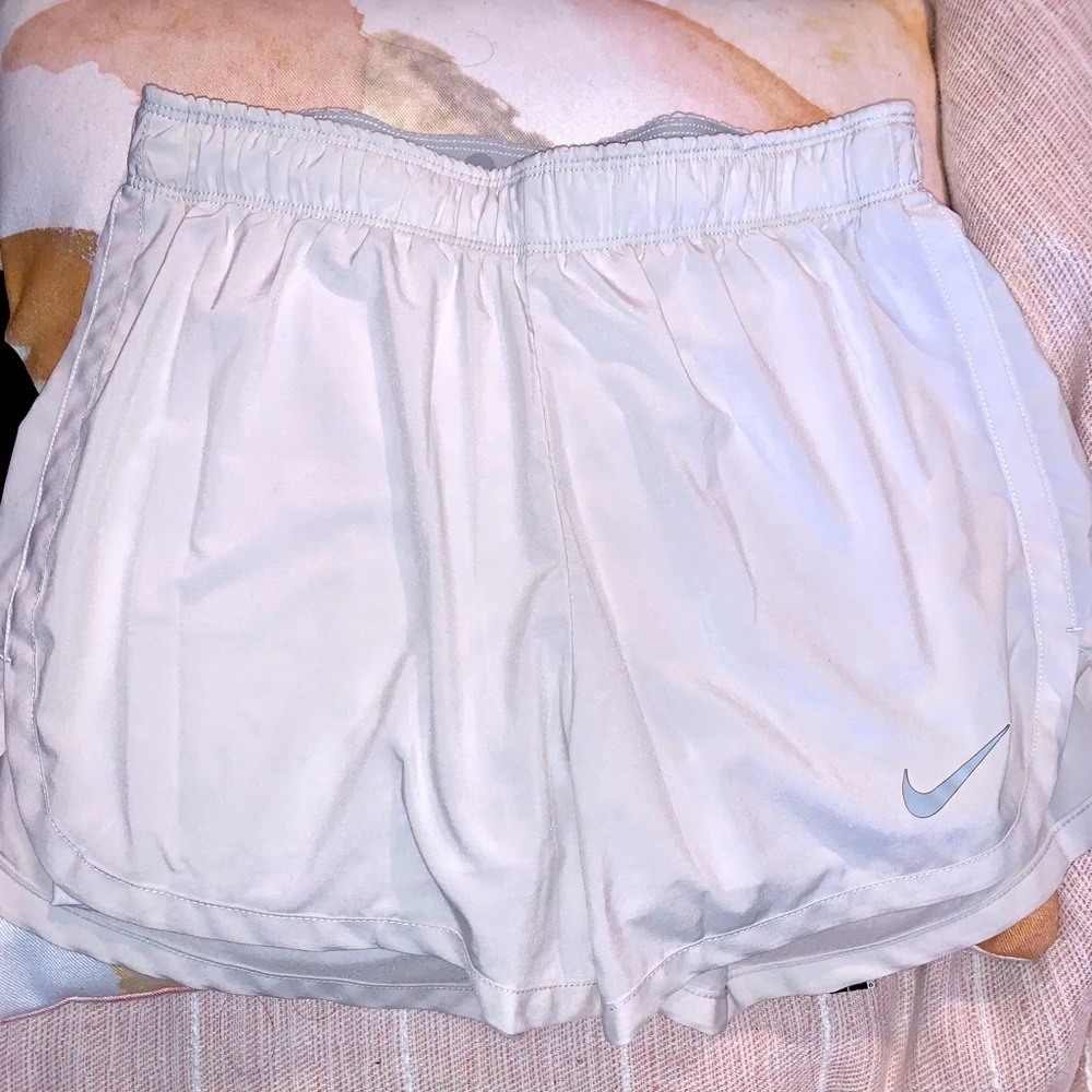 NIKE 2 in 1 SHORTS - WHITE , size small